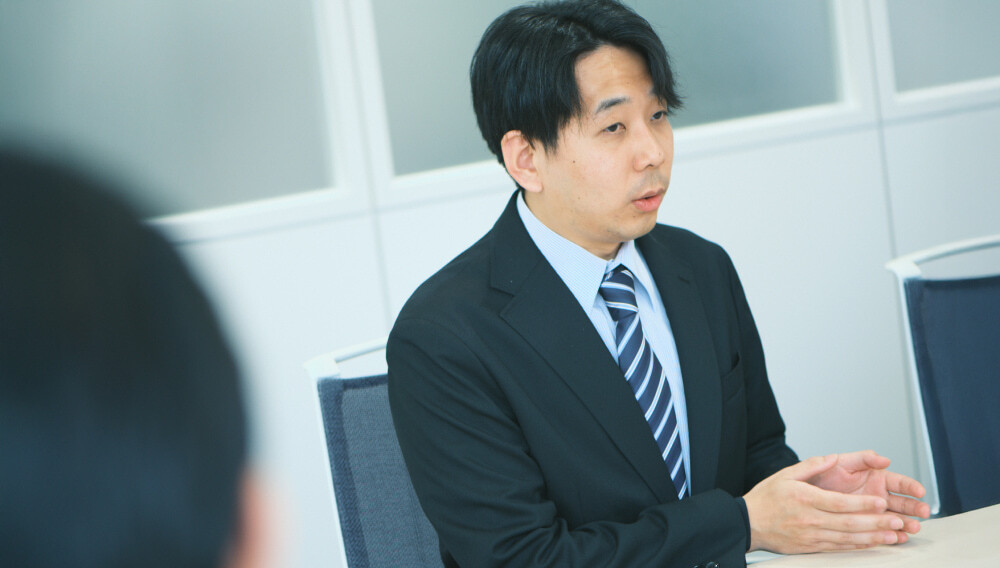 カスタマーサービス部 ビジネスセンター 主任　吉盛 賢吾様（写真）