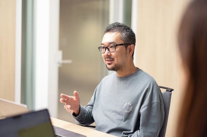 真剣な眼差しで語る駒井様