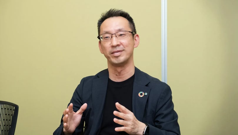 青木 隆浩様（現 営業統括部 営業推進室長／取材時 デジタル戦略部 次長（写真）