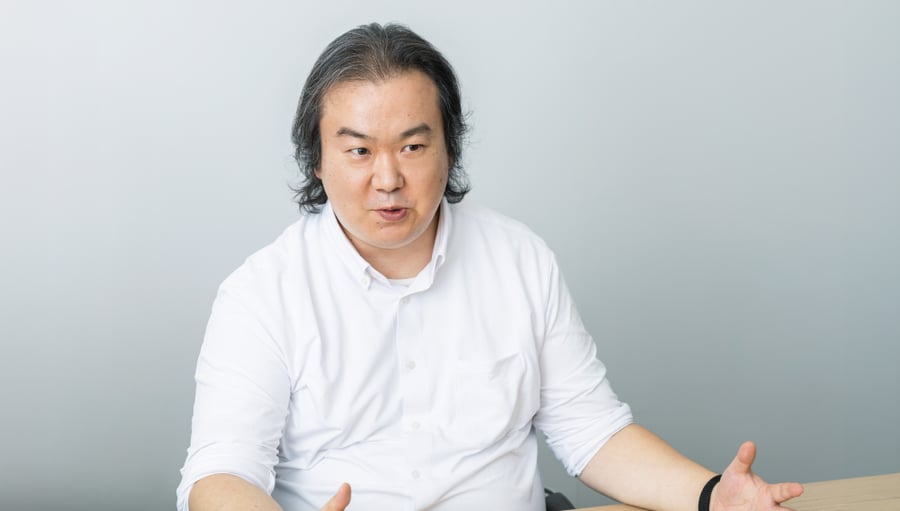 お話をするライブエンタメグループ カスタマーサービス部 副部長 照井様の写真