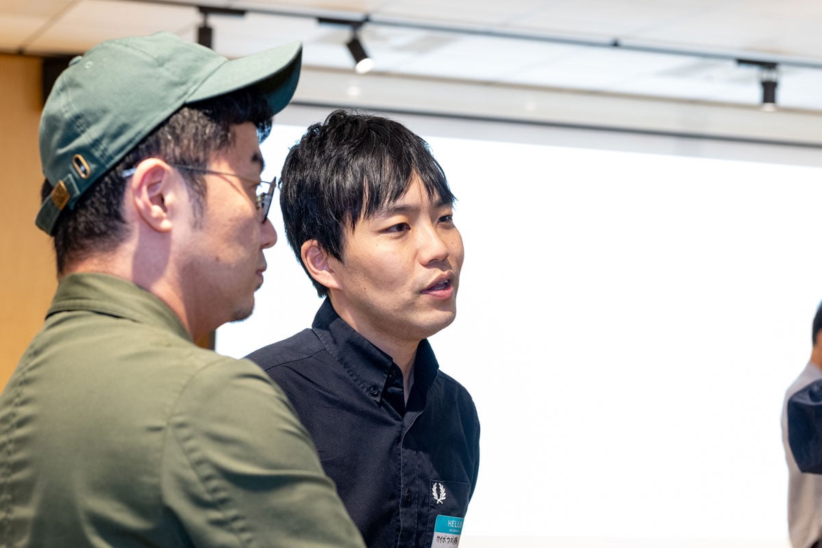 セミナーご参加の方と話す小林氏
