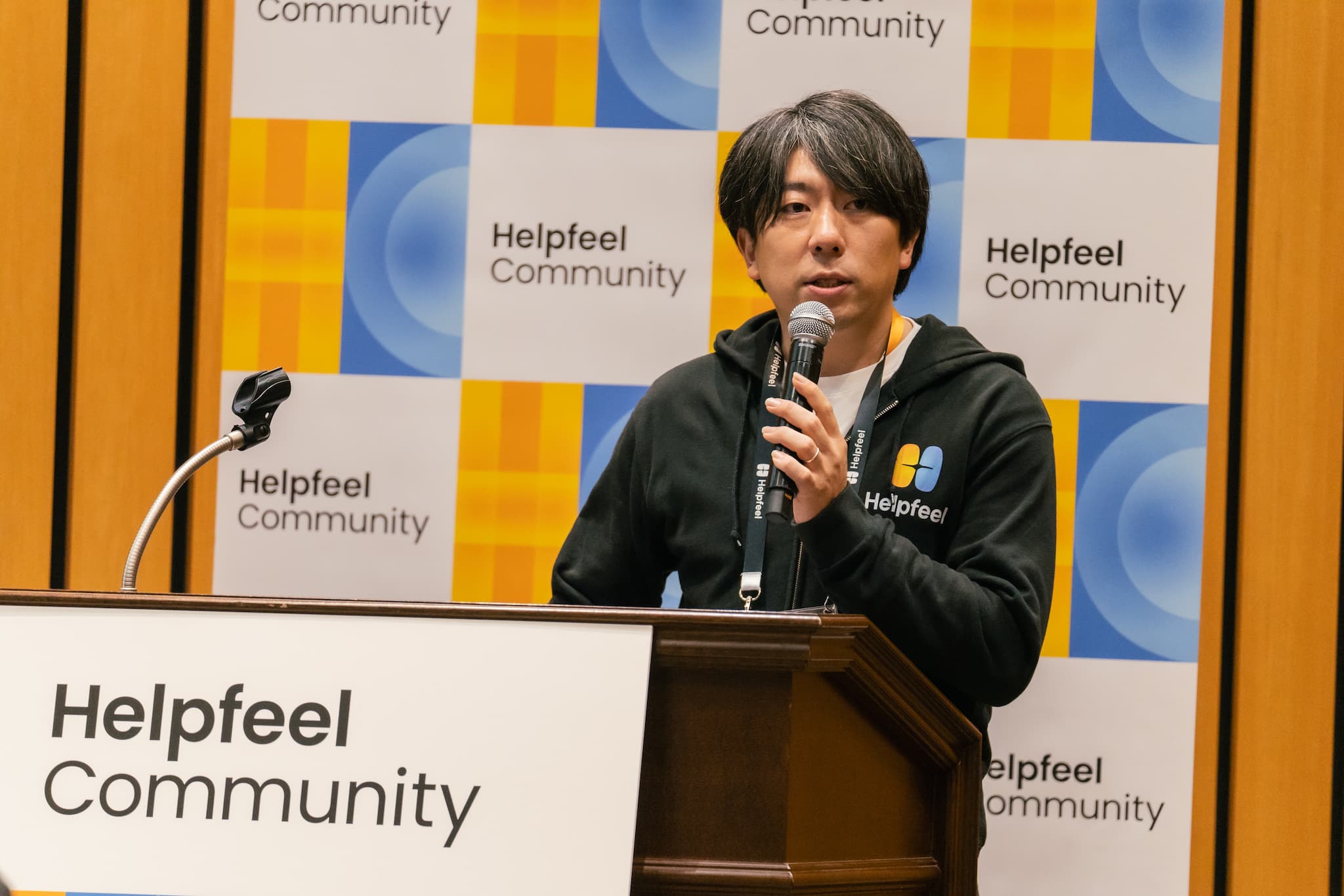 Helpfeel 須藤が話す姿