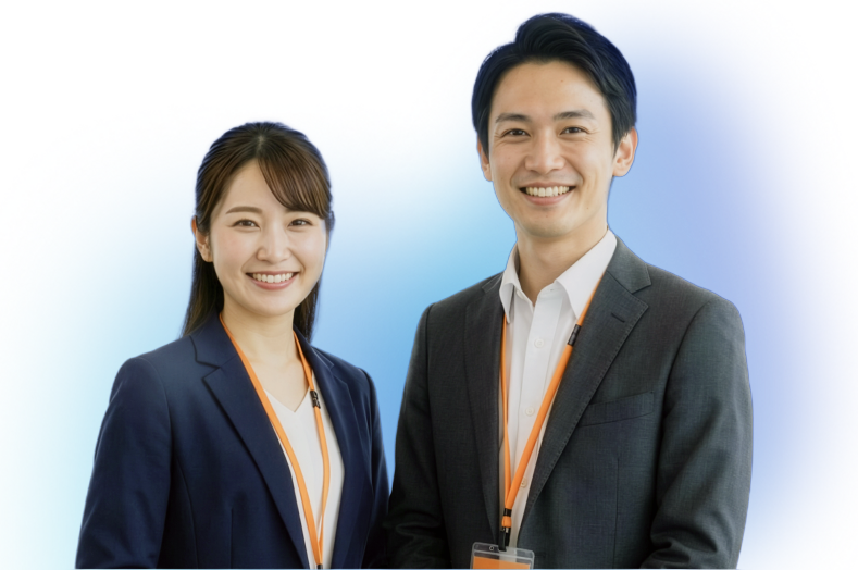 笑顔で並ぶ男女のHelpfeelサポーターのポートレート