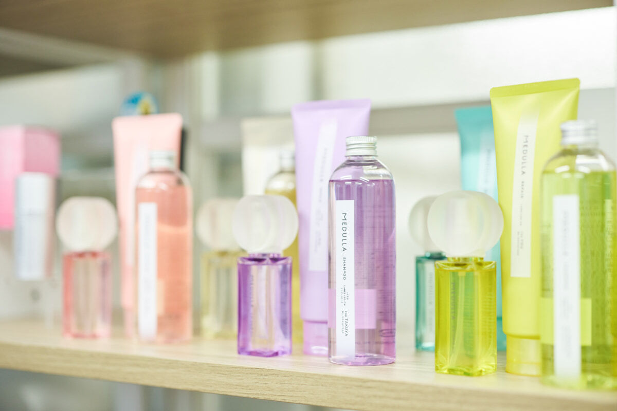パーソナライズシャンプー「MEDULLA」をはじめとするパーソナライズケア商品（写真）