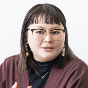 マーケティング本部 業務支援担当 相浦 由布子様の写真