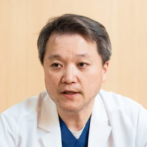 院長 星野 康三様（写真）