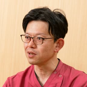 看護部長 山本 和哉様（写真）