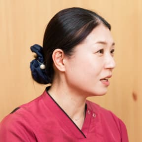 看護師長 別所 有紀様（写真）